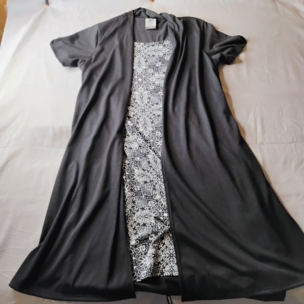 Chic Black and White Floral Midi Dress